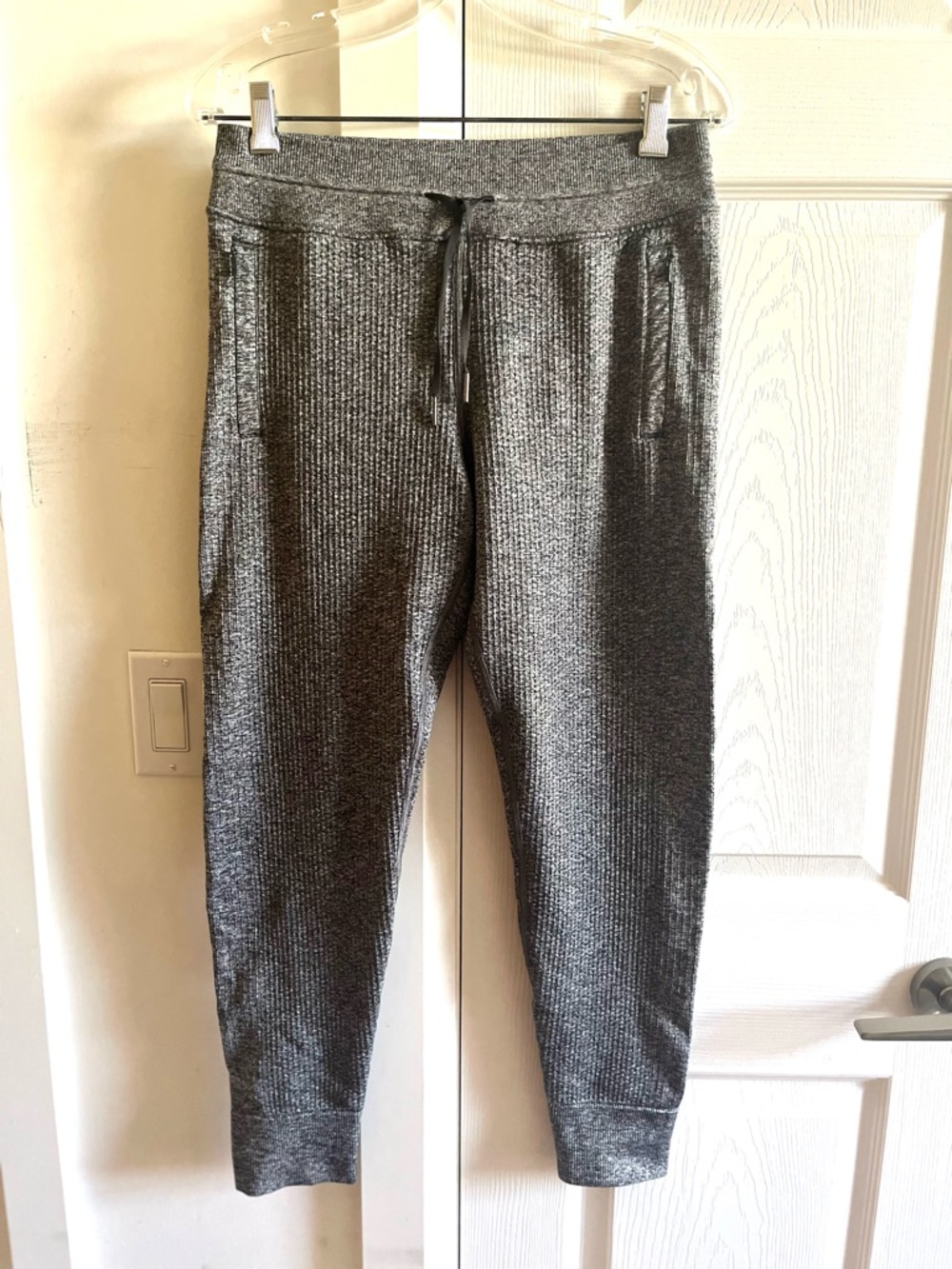 Lululemon Engineered Warmth Merino Wool-Blend Joggers  with Rib-Knit Design SZ 6 - Picture 2 of 10